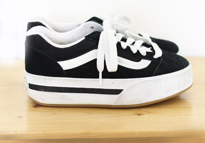 black-platform-canvas-vintage-vans-sneakers_400